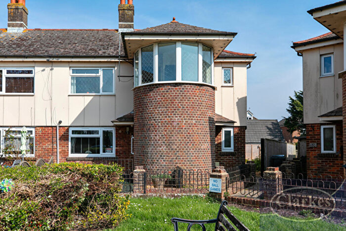 2 Bedroom Flat For Sale In Ripon Road, Bournemouth, Dorset, BH9