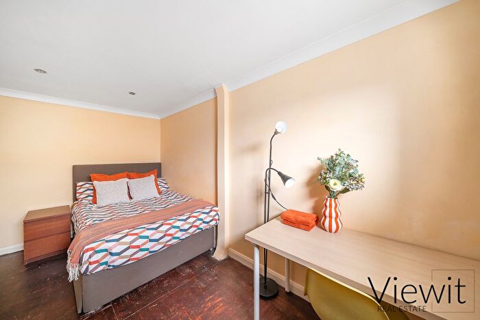 4 Bedroom Flat To Rent In Queens Gate, London, SW7