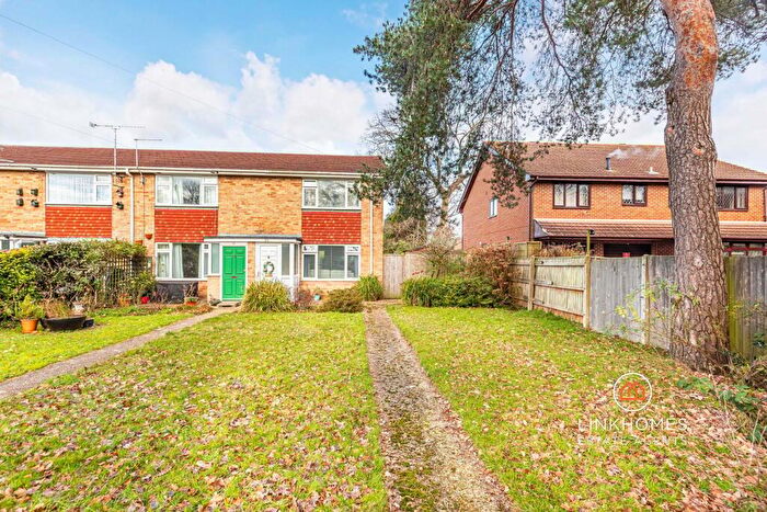 3 Bedroom End Of Terrace House For Sale In Howton Road, Bournemouth, BH10