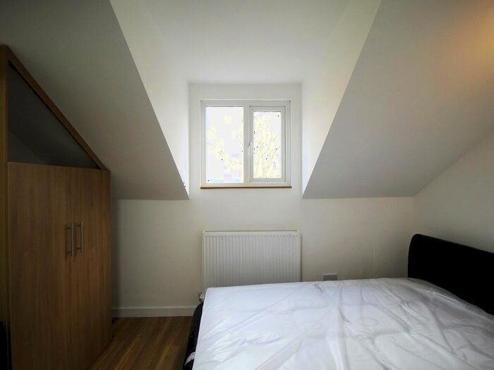 Apartment To Rent In Apt B, Regent Park Terrace #, LS6