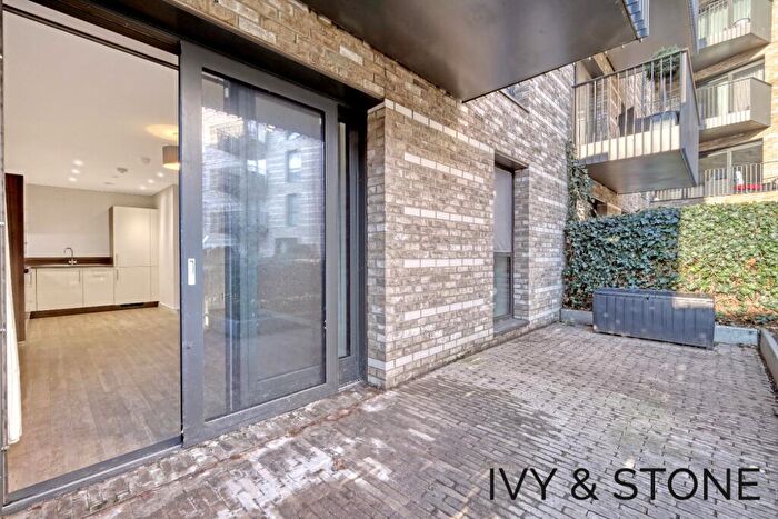 1 Bedroom Apartment For Sale In Kingfisher Heights, Bramwell Way, London, Greater London, E16