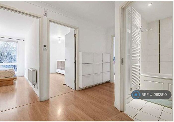 2 Bedroom Flat To Rent In Oyster Wharf, Reading, RG1