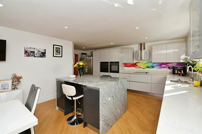 4 Bedroom Detached House For Sale In Old School Yard, Messingham, DN17