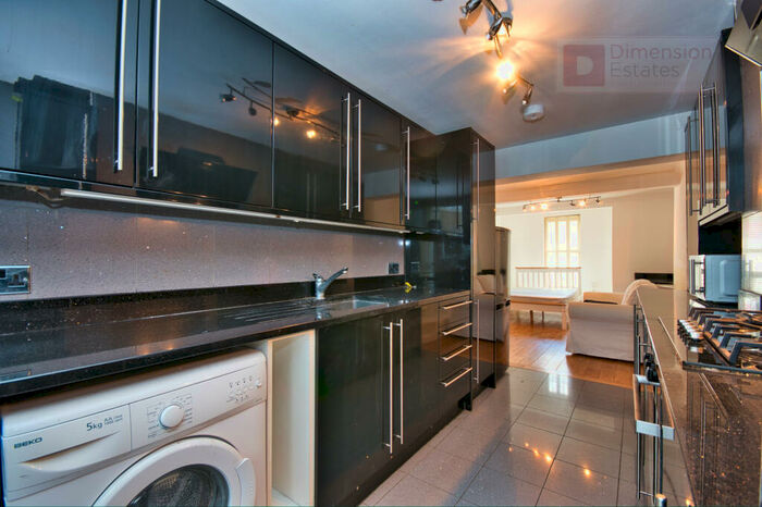 Flat To Rent In Newick Road, Hackney, London, E5