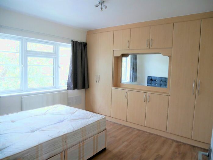 3 Bedroom Flat To Rent In Lampton Road, Hounslow, TW3