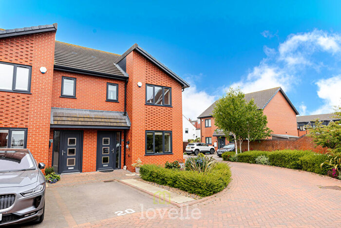 3 Bedroom Semi-Detached House For Sale In Winter Gardens Close, Cleethorpes, DN35