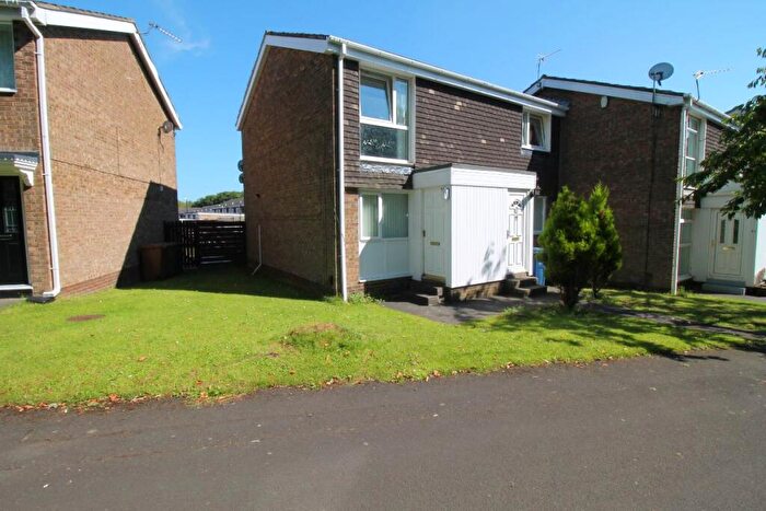 2 Bedroom Flat To Rent In Hogarth Drive, Columbia, Washington, Tyne And Wear, NE38