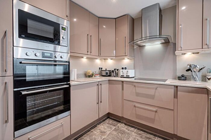 3 Bedroom End Of Terrace House For Sale In Pendle Court, Bolton, BL1