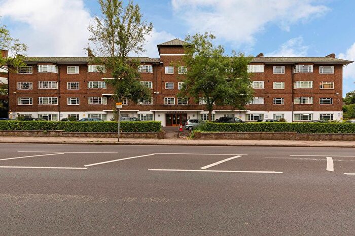 3 Bedroom Flat To Rent In Willesden Lane, Marlow Court, NW6