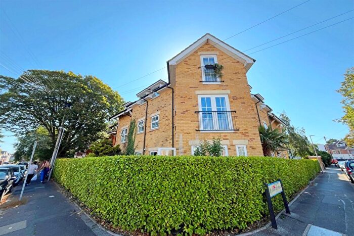 2 Bedroom Flat To Rent In Southbourne, BH5