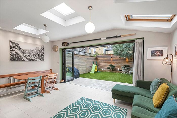 5 Bedroom Terraced House For Sale In Pendle Road, Furzedown, SW16