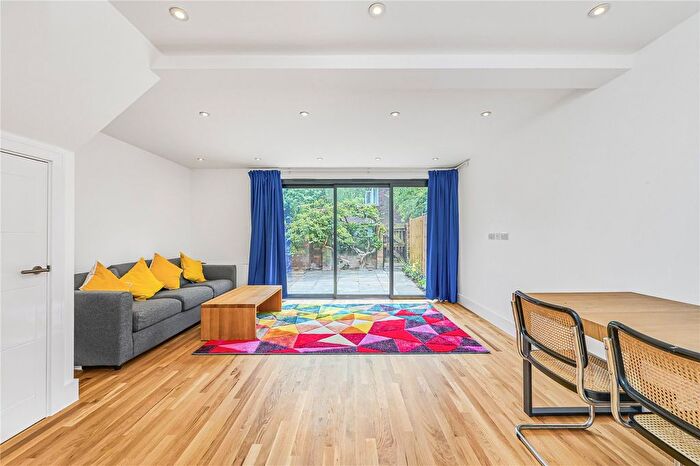 4 Bedroom Semi-Detached House To Rent In North Drive, Tooting, SW16