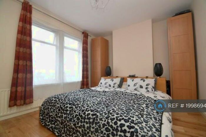 3 Bedroom End Of Terrace House To Rent In Olven Road, London, SE18