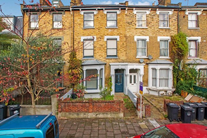 3 Bedroom Maisonette To Rent In Heyworth Road, Clapton, E5