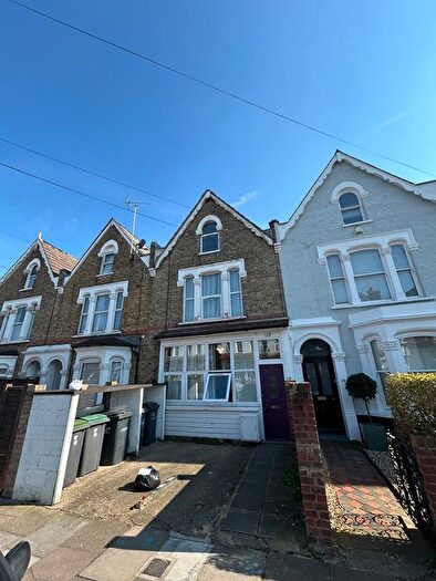 Studio To Rent In Whittington Road, London, N22