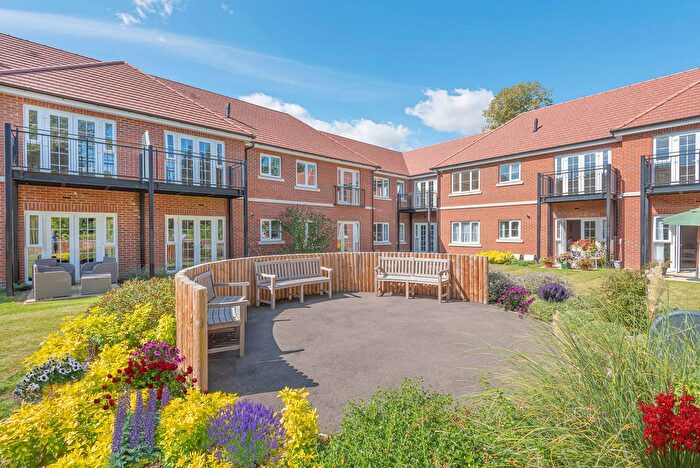 2 Bedroom Flat To Rent In The Retreat, Princes Risborough, HP27