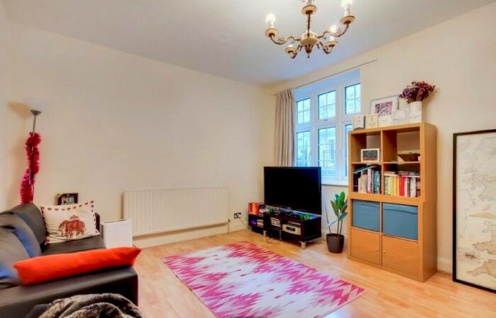 1 Bedroom Flat To Rent In Charleville Road, London, W14