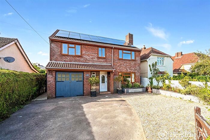 3 Bedroom Detached House For Sale In Larch Avenue, Holbury, Hampshire, SO45