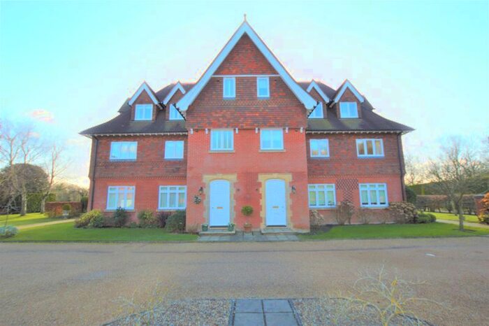 4 Bedroom Maisonette To Rent In Springwood Park, Tonbridge TN11