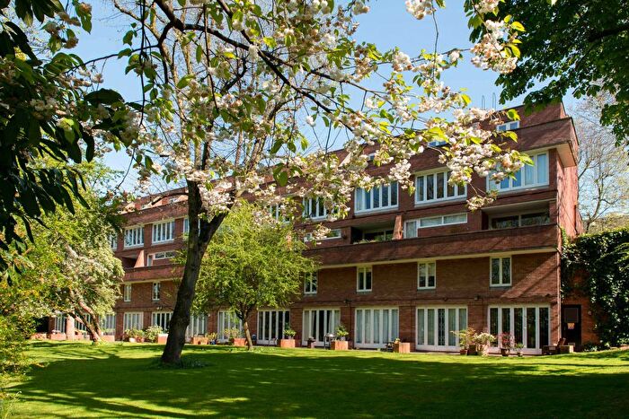 2 Bedroom Maisonette To Rent In Crescent Road, Crouch End, London, N8