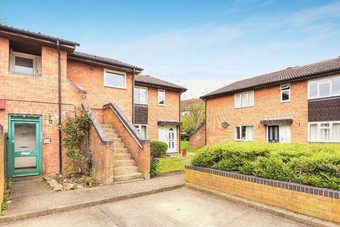 2 Bedroom Maisonette To Rent In Briar Close, Hampton, TW12