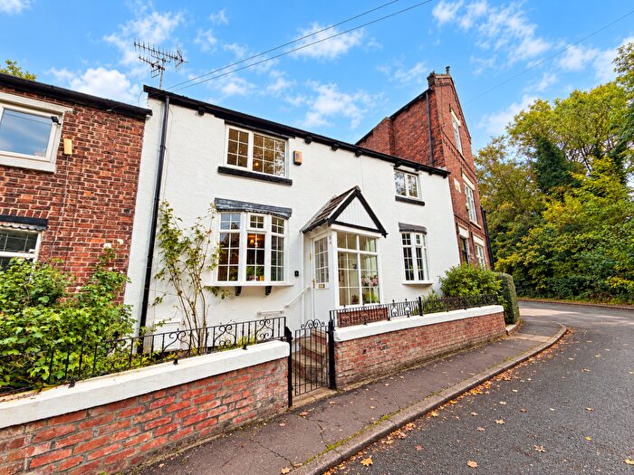 2 Bedroom Cottage For Sale In Far Lane, Manchester, M18
