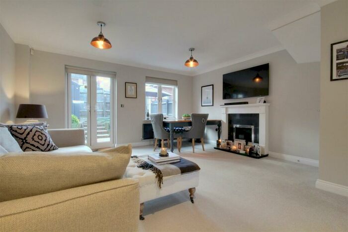 4 Bedroom Terraced House To Rent In Gosport Street, Lymington, SO41