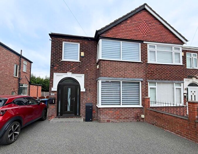 3 Bedroom Semi-Detached House For Sale In Winster Avenue, Stretford, M32