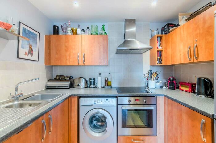 1 Bedroom Flat To Rent In Candle Street, Mile End, London, E1