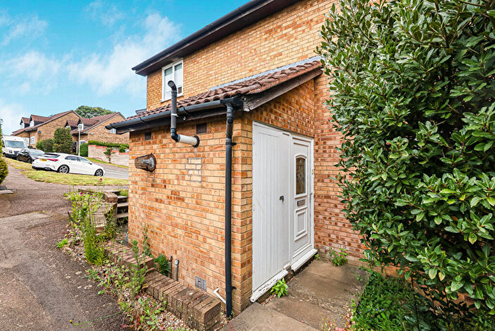 1 Bedroom Apartment For Sale In Ladywood Road, Hertford, SG14