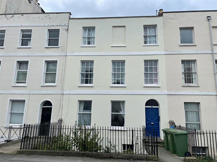 4 Bedroom Town House For Sale In Hewlett Road, Cheltenham, GL52