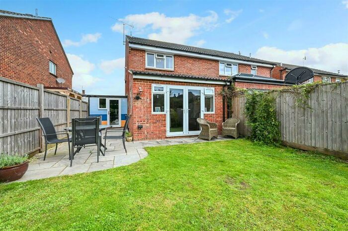 2 Bedroom Semi-Detached House To Rent In Barnetts Field, Westergate, PO20
