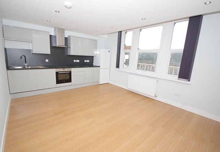 2 Bedroom Flat To Rent In Ballards Lane, Finchley, N3