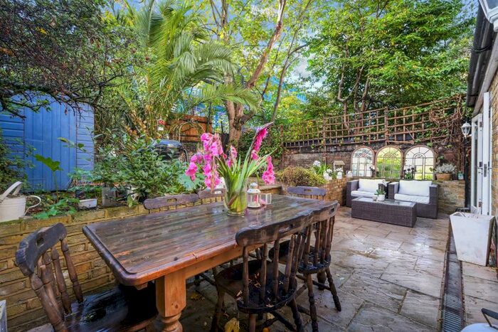 2 Bedroom Apartment To Rent In Gunter Grove, London, SW10