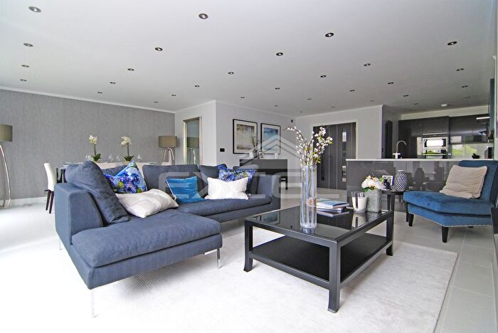 3 Bedroom Flat To Rent In Randolph Ave, Maide Vale, London, W9