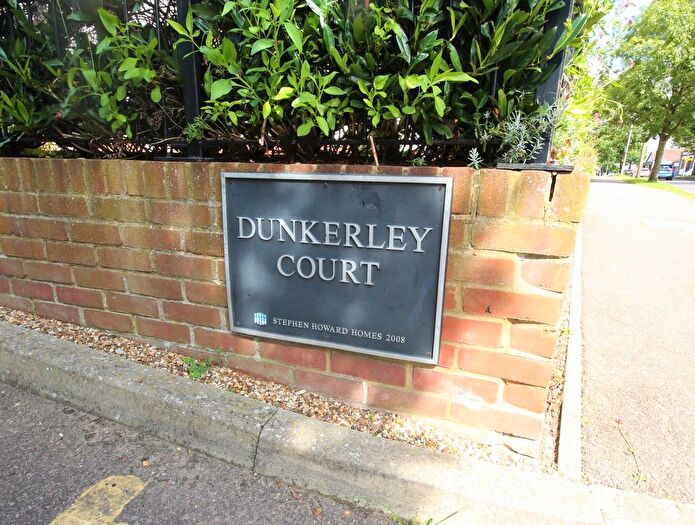 2 Bedroom Flat To Rent In Dunkerley Court, Birds Hill, Letchworth Garden City, SG6