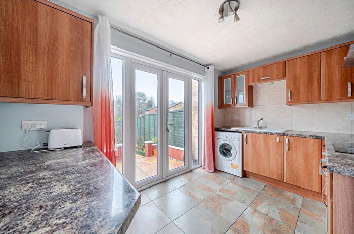 3 Bedroom Terraced House For Sale In Sweet Briar Drive, Calcot, Reading, RG31