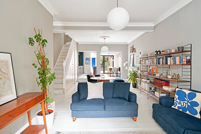 3 Bedroom Terraced House For Sale In Victoria Park Road Ii, London, E9
