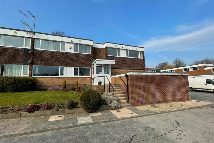 2 Bedroom Flat To Rent In Lane End Court, Alwoodley, Leeds, LS17