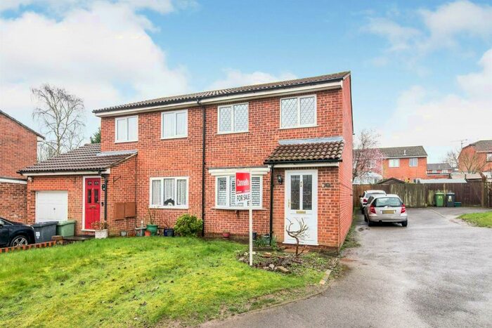 3 Bedroom House To Rent In Ellington Drive, Basingstoke, RG22