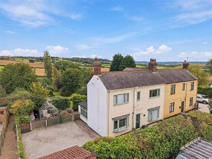 3 Bedroom Semi-Detached House For Sale In Chesterfield Road, Shuttlewood, S44