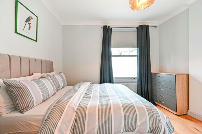 1 Bedroom Flat To Rent In Falkland Road, Kentish Town, NW5