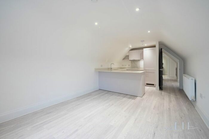 2 Bedroom Flat To Rent In Flat, Millfield House, Pilgrims Hatch, Brentwood, CM15