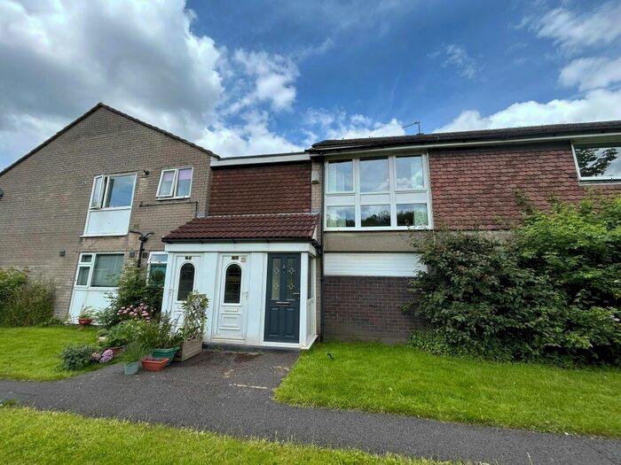 2 Bedroom Apartment To Rent In Simonsway, Manchester, M22