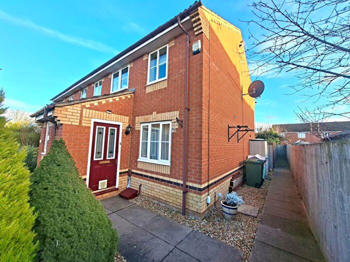 3 Bedroom Semi Detached House For Sale In Redwing Close, Stanground, Peterborough, PE2