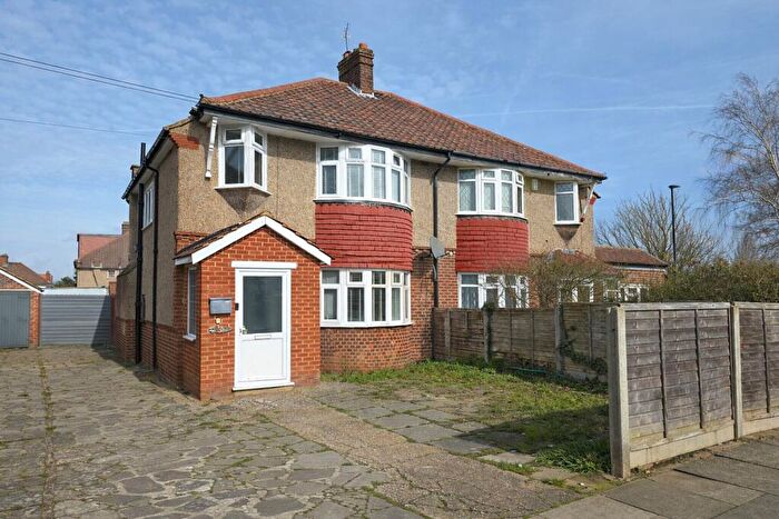 3 Bedroom Semi Detached House For Sale In Wricklemarsh Road, London, SE3