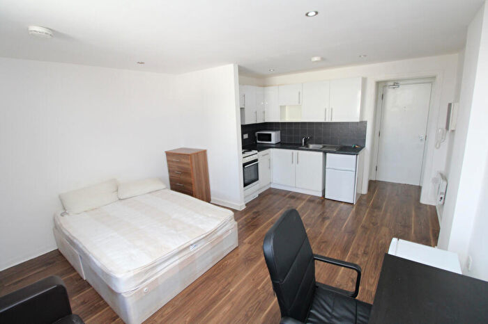 Studio To Rent In Cranbrook House, Croydon Road, London, SE20