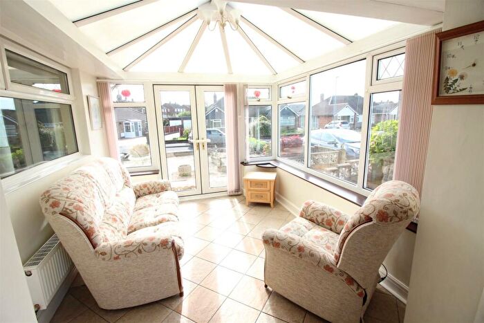 2 Bedroom Semi-Detached Bungalow For Sale In Derwent Avenue, Leeds, LS25