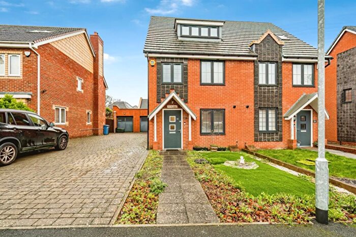 4 Bedroom Semi Detached House For Sale In Kennedy Avenue, High Wycombe, HP11