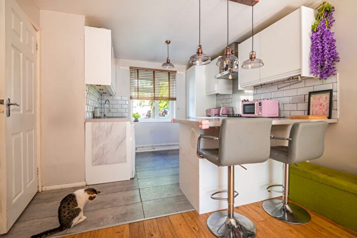 2 Bedroom Flat To Rent In Claret Gardens, London, SE25